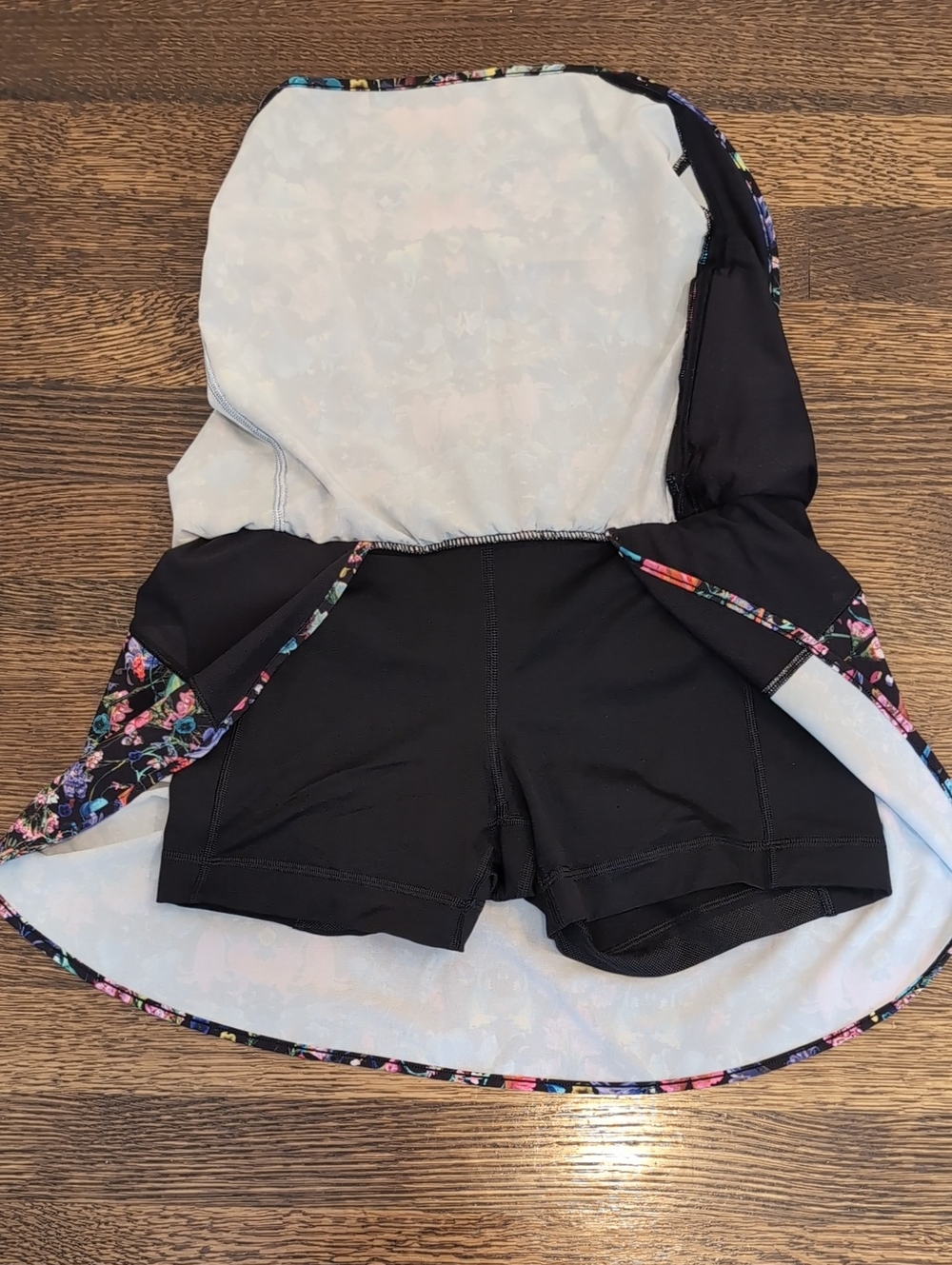 Lululemon skort - Picture 2 of 4